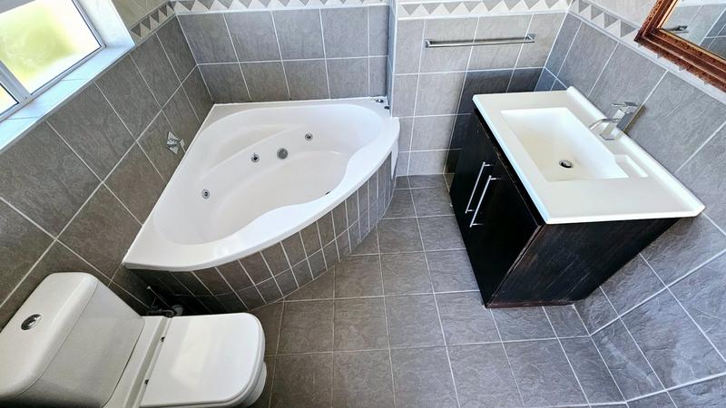 3 Bedroom Property for Sale in Dana Bay Western Cape